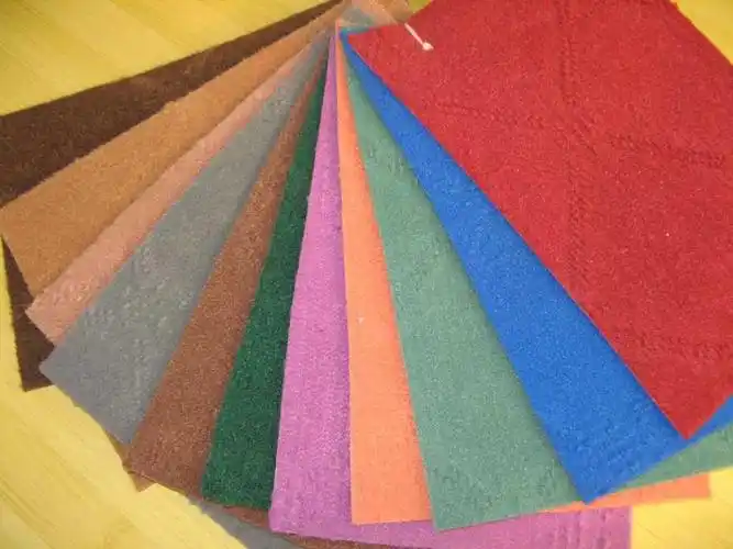 1:展览地毯的用料分:涤纶短纤维和丙纶短纤维.