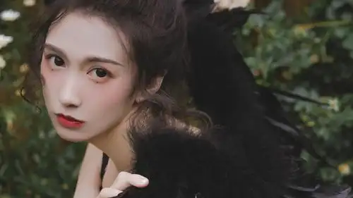 暗黑系美女性感冷艳撩人写真