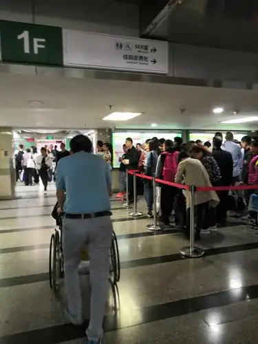 医生只需全心看病,保安护士维持候诊——中山大学肿瘤医院首次看诊记