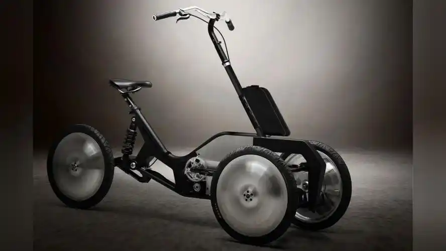 实用的电动倒三轮,可通过踩踏进行自充电,续航超320公里