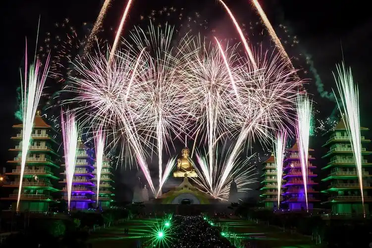 佛光山上年味浓 两岸民众游兴旺