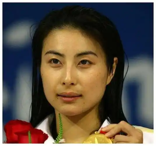 43岁郭晶晶被质疑不好看笑起来眼睛睁不开但这一点她赢了