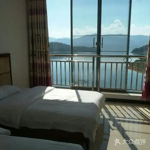 资兴市白廊镇临湖山庄