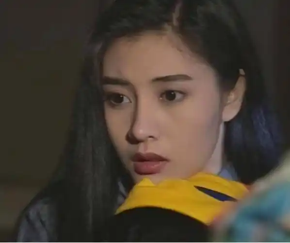 而在与富商庞维仁的爱情消散之后,李嘉欣还成功与大明星黎明有了一段