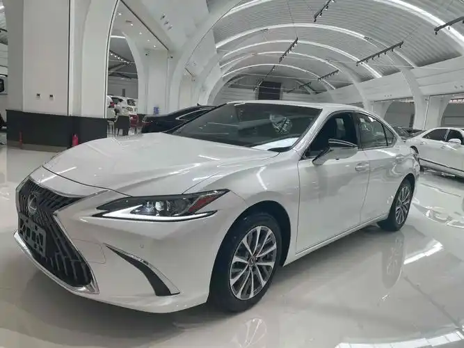 唐山2022年3月雷克萨斯es2020款200卓越版白色手动挡