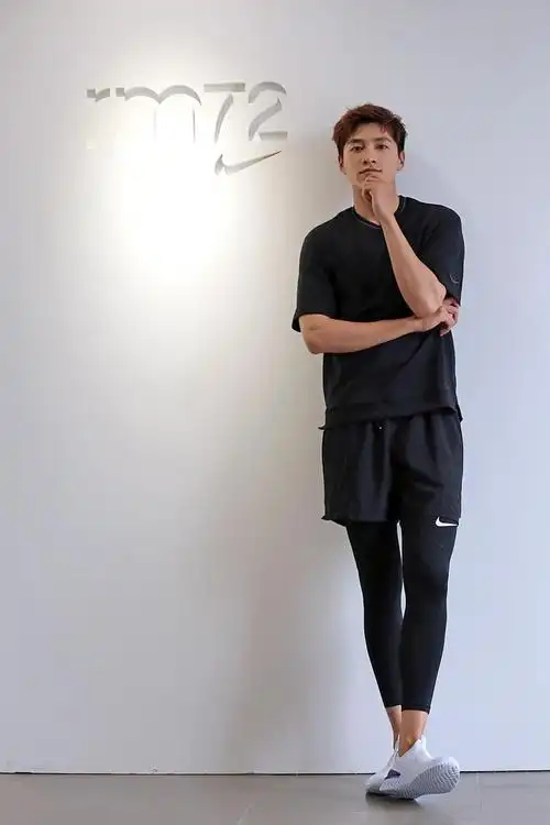 演员金泽受邀体验北京nikerm72快闪空间运动装活力满满