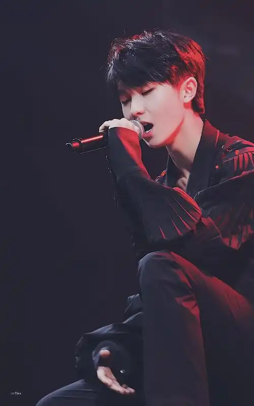 马嘉祺4年25套夏日舞台造型全回顾