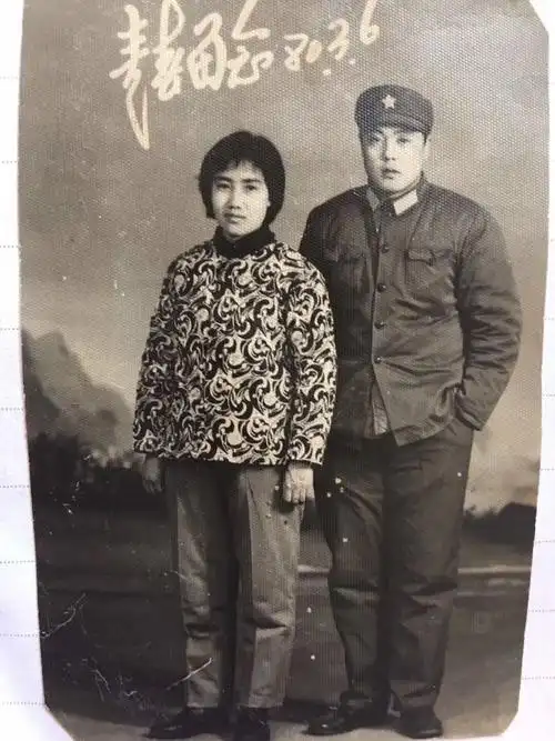 兰的美篇:黑白照片的那个年代的恩爱夫妻