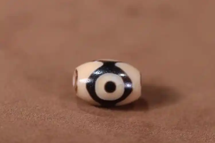 完美的三眼财神天珠