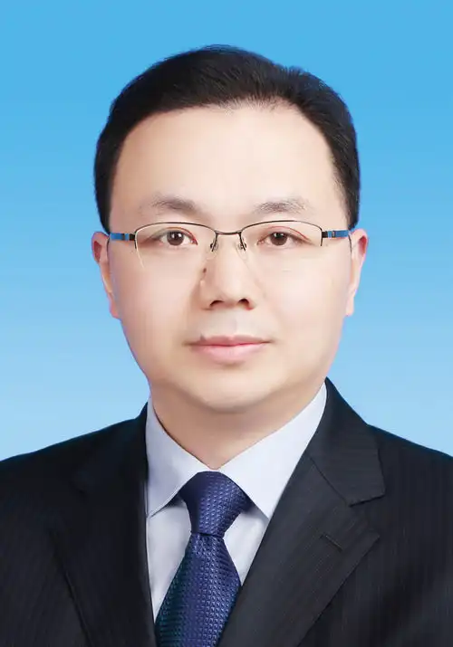 工学学士,2001年8月参加工作,中共党员,现任重庆市万州区政府副区长
