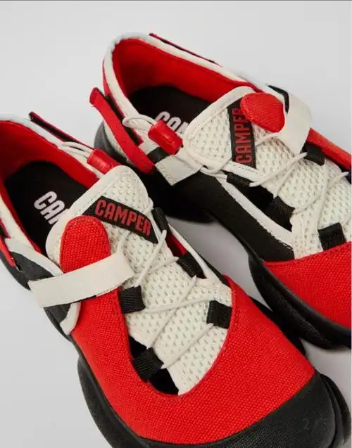 camperkarst本命年的红色运动鞋