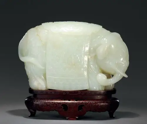 2901 清 白玉太平有象摆件(带座)