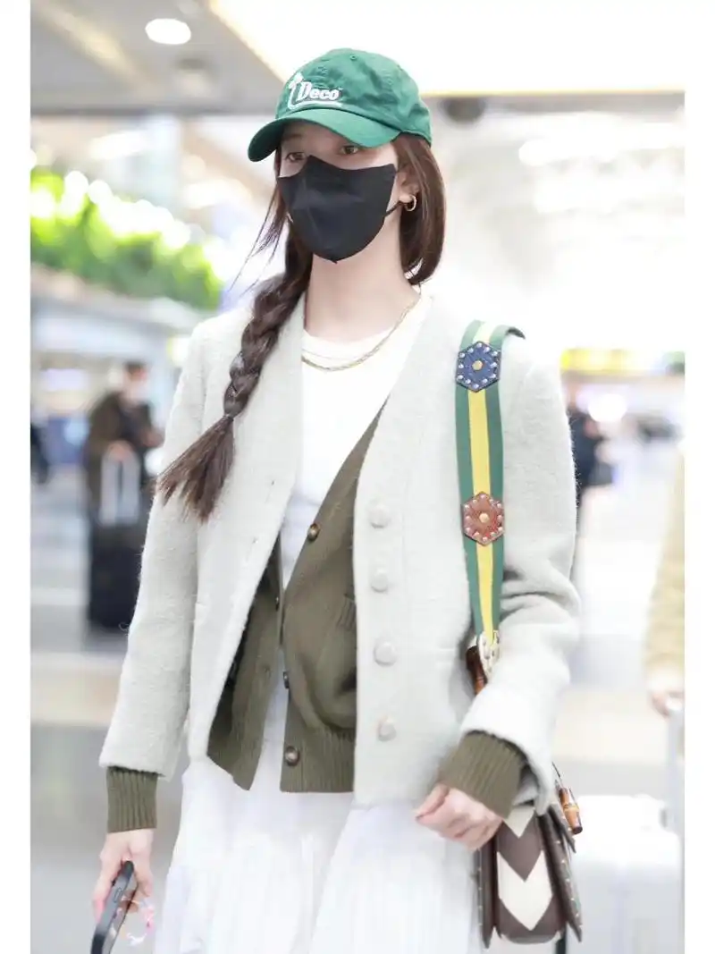 宋妍霏机场穿搭 又又又穿了goodbai!