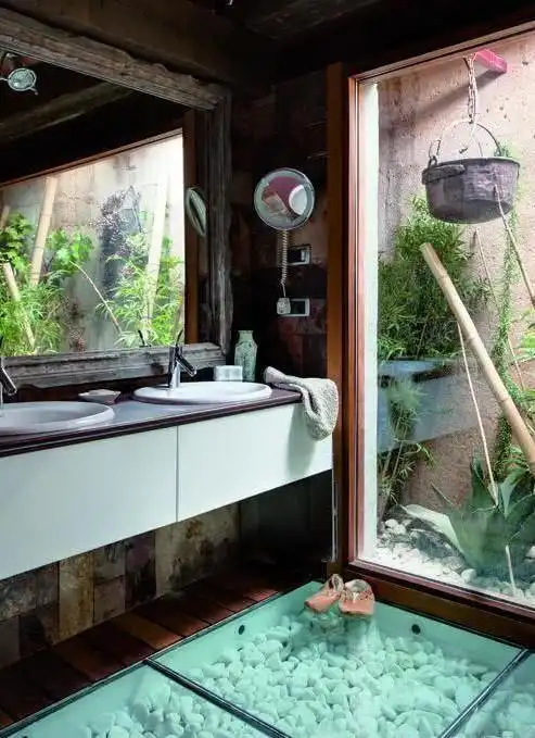 这种"玻璃地板"火了!胆小的不敢上脚踩