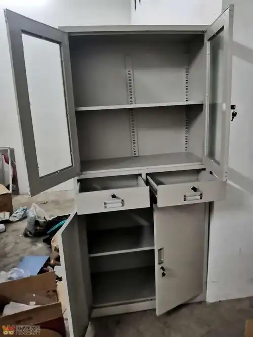 8成新铁文件柜转让