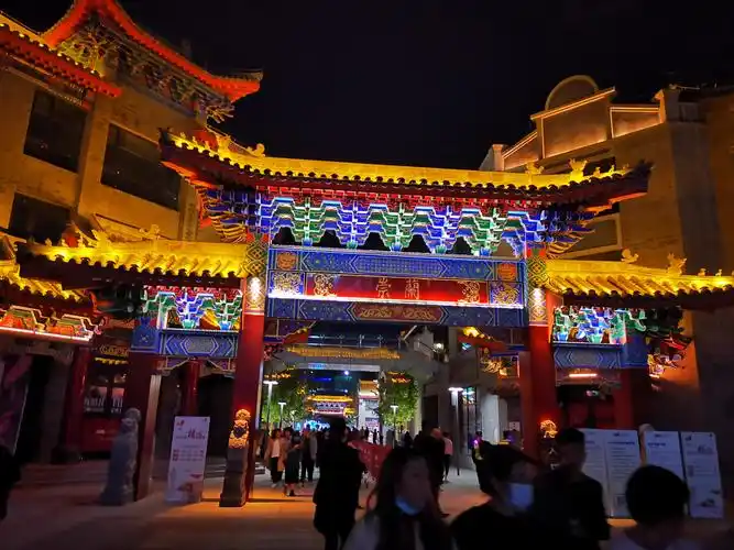 夜色中的兰州老街