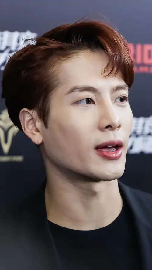 王嘉尔侧背发型##王嘉尔港风mv