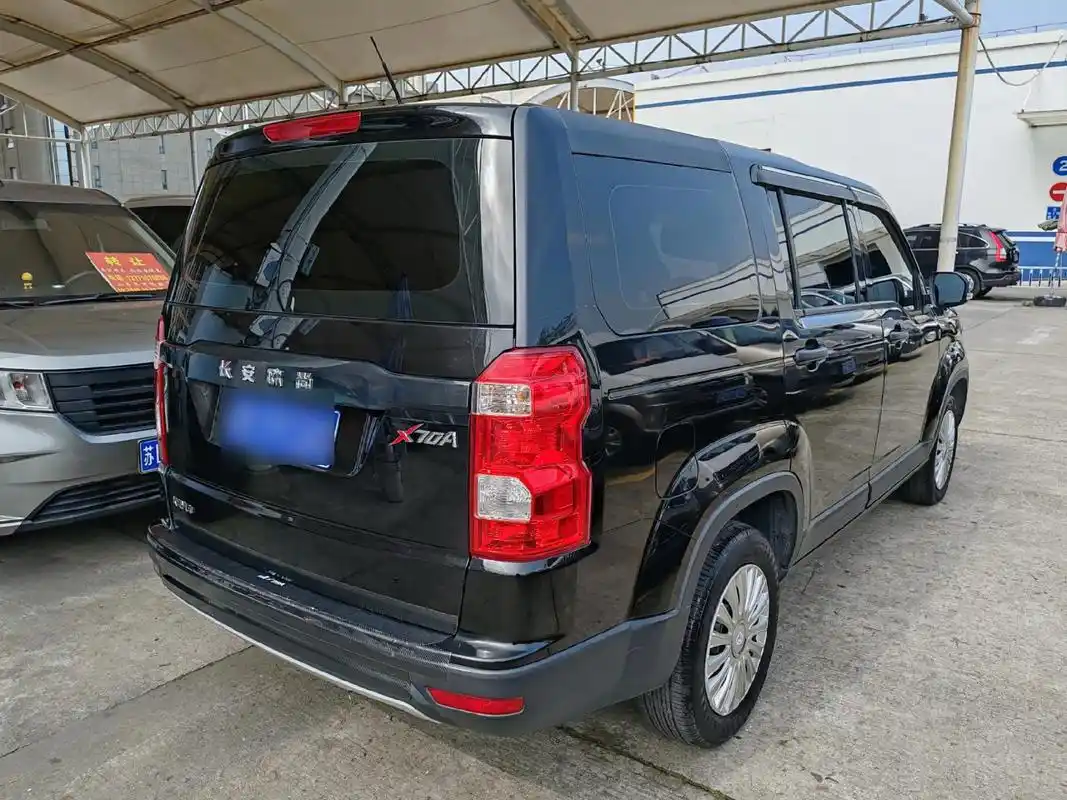 新到22款长安欧尚x70a,准新车最新款最高配,5座版空间超大,车况精品无