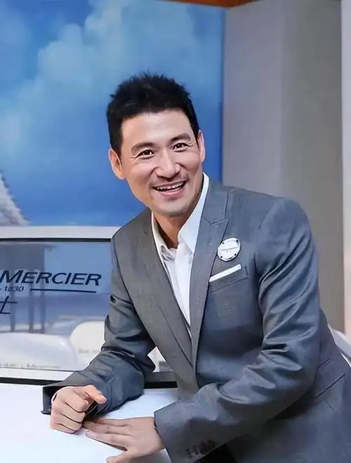 张学友演唱会上妻女罕现身,给观众带来了意外的温暖和感动