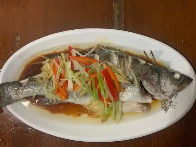 【最简单的家常清蒸鲈鱼(三步)的做法步骤图】李青墨_下厨房