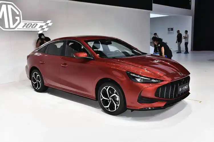 内外设计大改,这颜值能接受吗?名爵新款mg5正式亮相