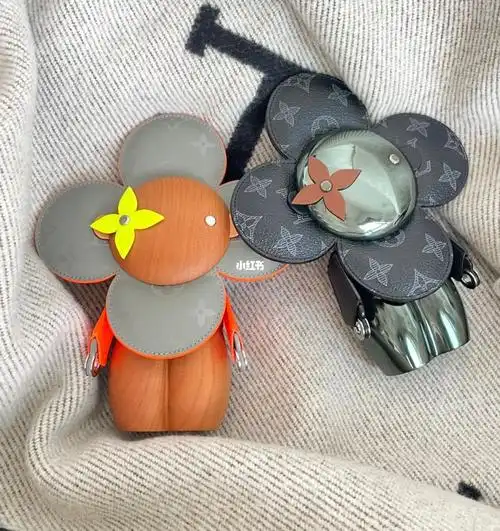 分享78lv vivienne太阳花玩偶96钛合金黑超帅