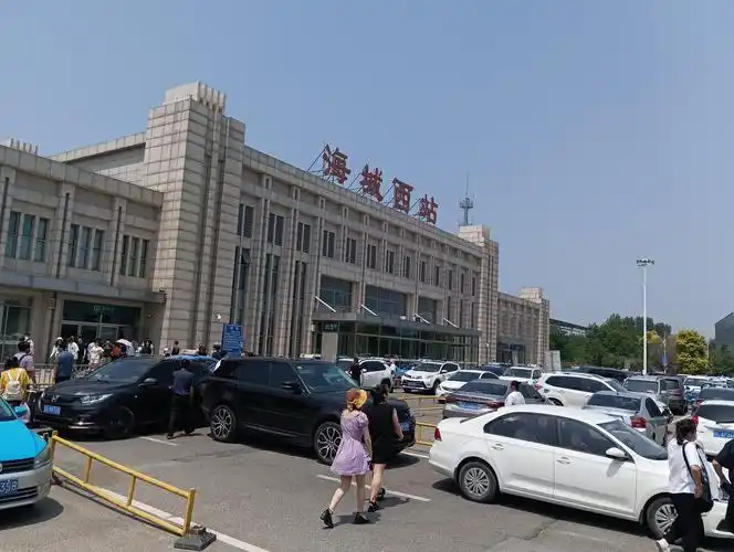 中午12点30分,笔者在海城西站下了车.途中,列车停靠鞍山西站.