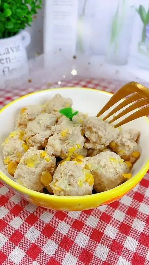 松软有弹性的玉米肉丸,特别好咀嚼