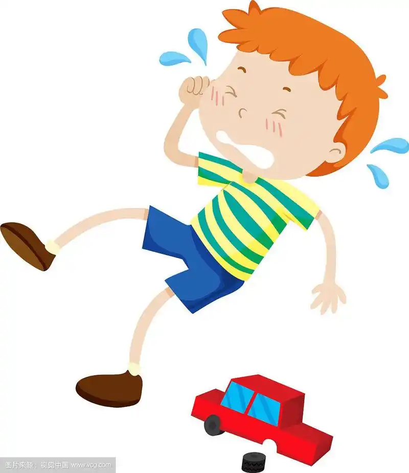 小男孩因为玩具坏了而哭