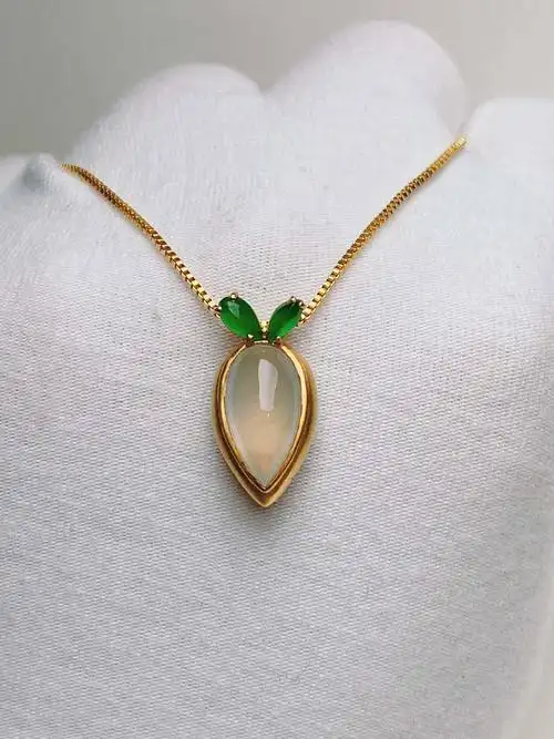 18k金镶嵌 冰润起光水滴翡翠吊坠