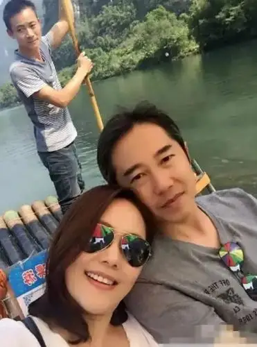 陈莹也开始为自己婚姻幸福做打算,现在的老公走进了她的生活中,在一段