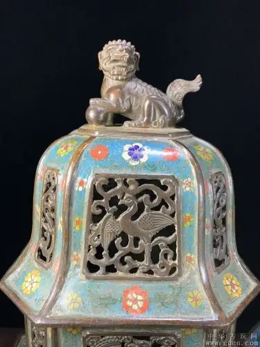 乾隆年制紫铜胎珐琅彩四节狮冠耳熏香炉