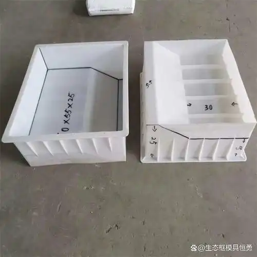 路肩石模具也叫路肩板模具,用于生产高速公路,水泥路肩石使用,形状为