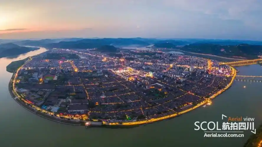 阆中古城夜色全景 姜曦 摄