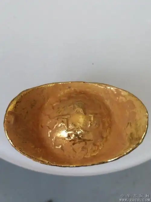 出土少见的黄金万两金元宝