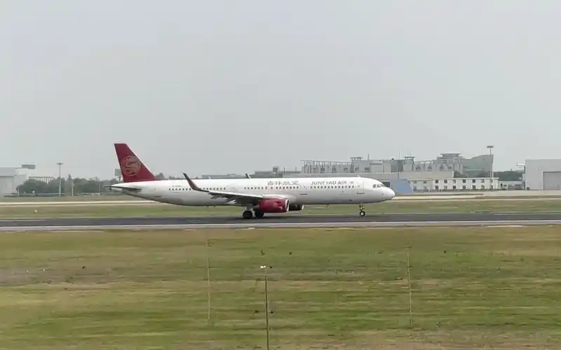 吉祥航空a321(加强版土狗)在nkg起飞