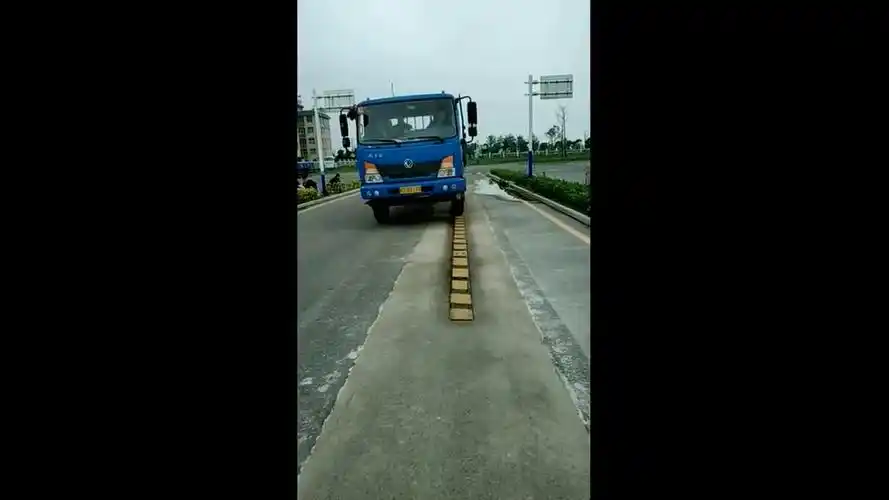 大货车驾考,通过左单边桥,大哥你找啥?