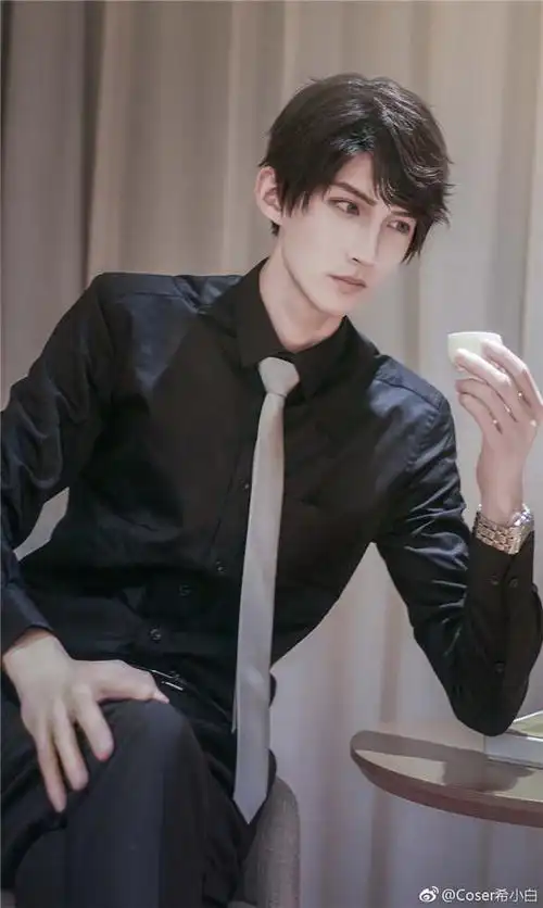 是总裁本人了恋与制作人李泽言cos欣赏