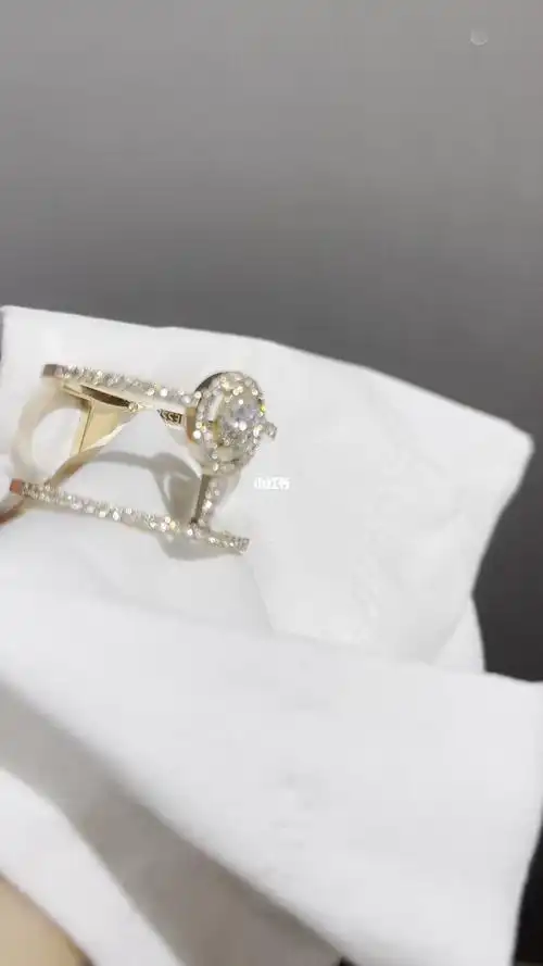 梅西卡同款三十分主石_messika怎么样_订婚戒指_婚嫁_婚礼造型