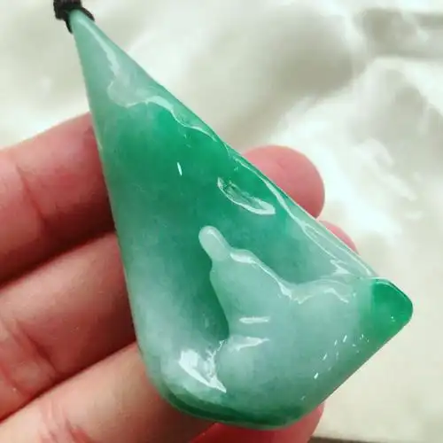 a货翡翠冰糯种阳绿手工精雕缅甸玉随形悟道吊坠厂家批发配证书