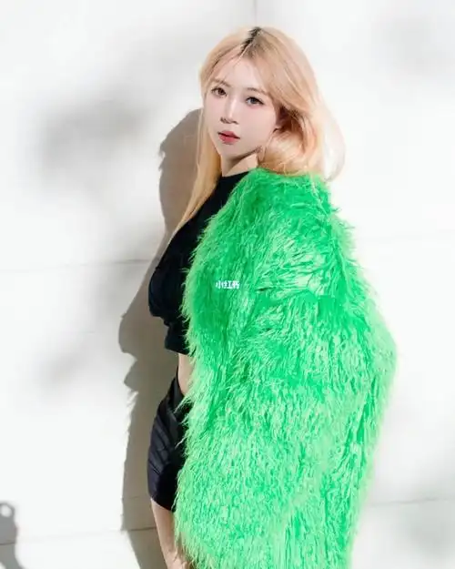 现在我的脑海里rose绿大衣