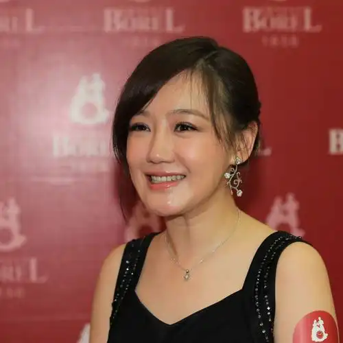 p>薛佳凝,1978年8月13日出生于黑龙江省哈尔滨市,中国内地女演员