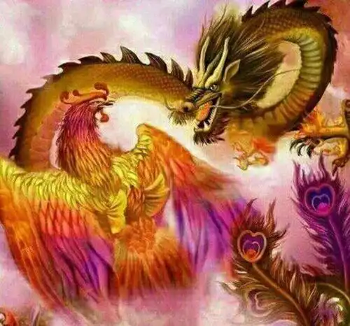 龙攀凤附 龙盘凤舞凤舞九天的意思呢,是真正的凤凰在九层天上飞龙飞