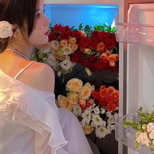 有没有类似这样的拿着花的头像? - 知乎