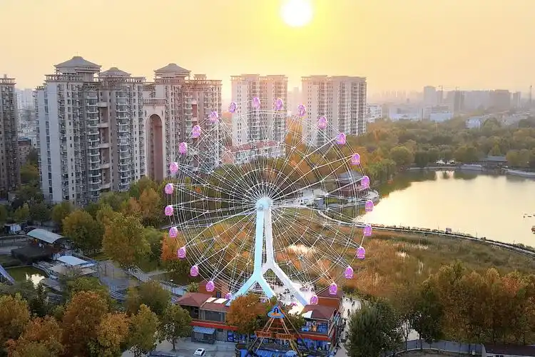 航拍石家庄水上公园摩天轮