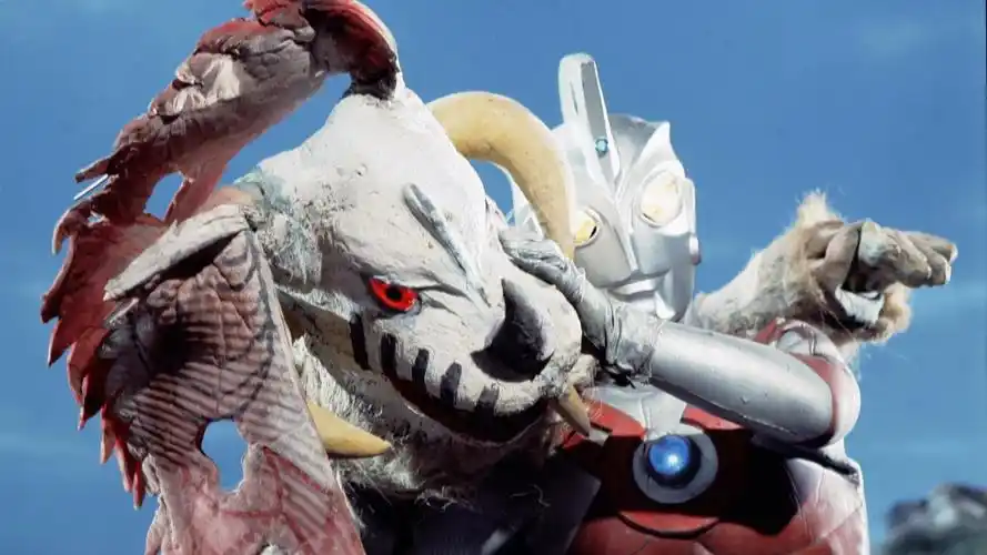 满月超兽鲁纳蒂克斯