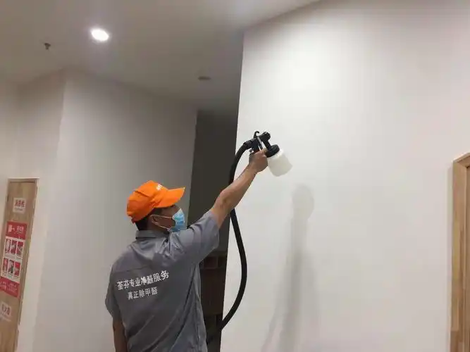 幼儿园过道墙面喷涂施工