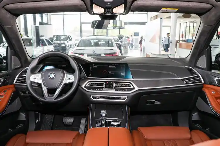 2022款 宝马x7 xdrive40i 尊享型 豪华套装内饰