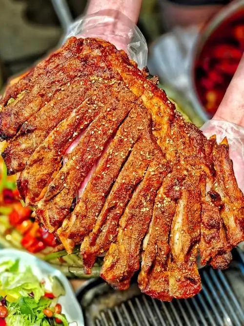 07而我最喜欢的还是这家炭火烤羊排馆子|一品玫瑰红烤羊排(北京总店