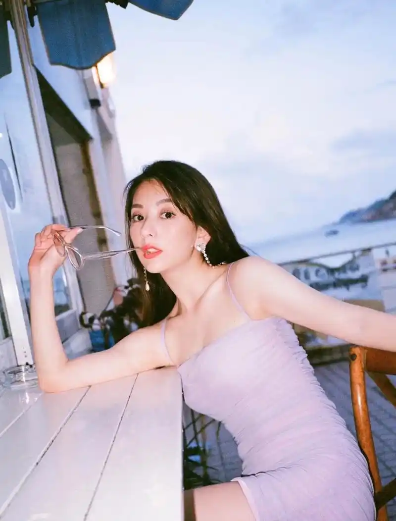 比攻城不下的熊黛林媚一点,以日系名媛风格出道的方媛,曾走性感路线